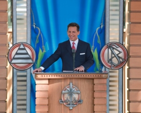 מר דיוויד מיסקביג', יושב ראש מועצת המנהלים של Religious Technology Center והמנהיג של דת הסיינטולוגיה, ניהל את טקס הפתיחה של ארגון הסיינטולוגיה החדש במאלמו ב-4 באפריל, 2009.